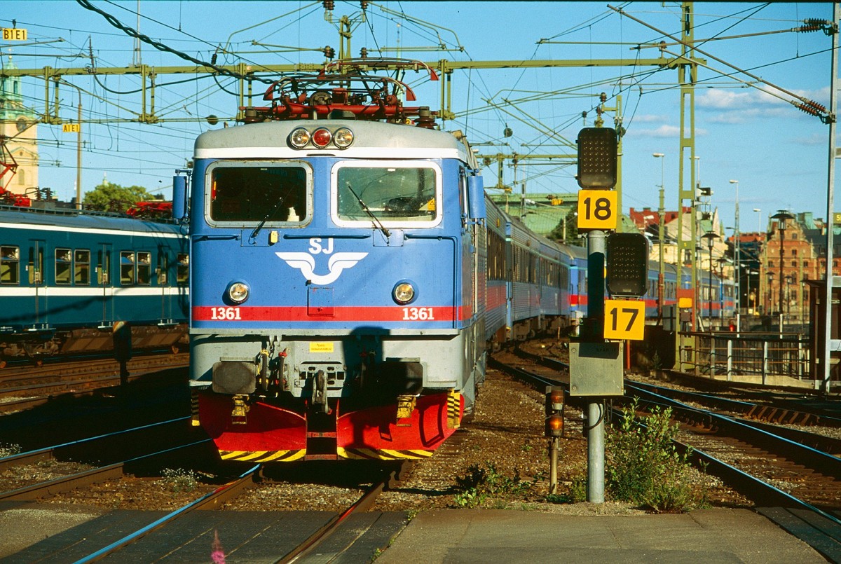 Rc6 1361 im Sommer 2001 in Stockholm.