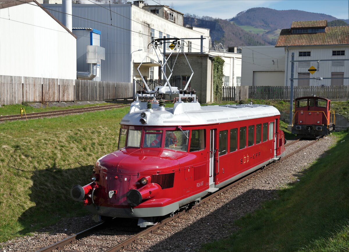 RCe 2/4 607 (OeBB)
Der Rote Pfeil der Oensingen Balsthal Bahn/OeBB mit dem neuen Anstrich als SBB RCe 2/4 607 in Balsthal am 22. März 2023.
Foto: Walter Ruetsch

