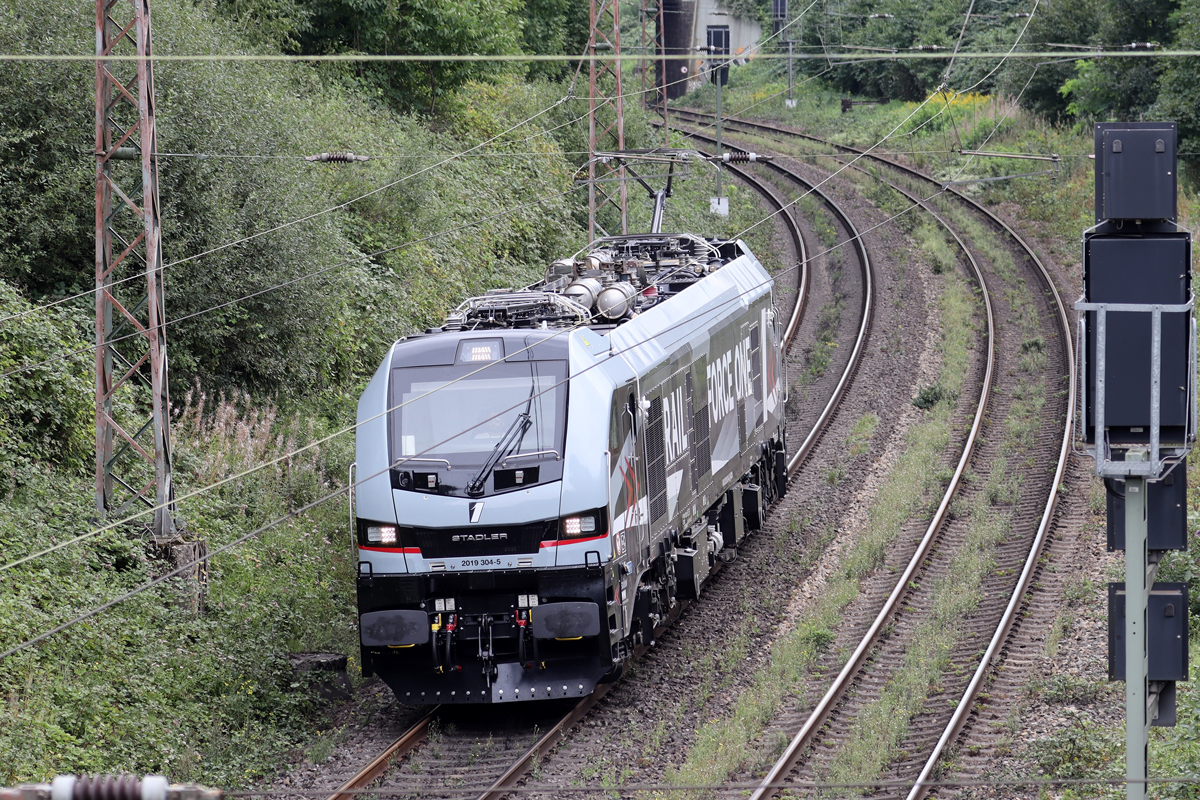 RCM 2019 304-5 in Diensten von RFO auf der Hamm-Osterfelder Strecke in Recklinghausen-Ost 30.8.2023
