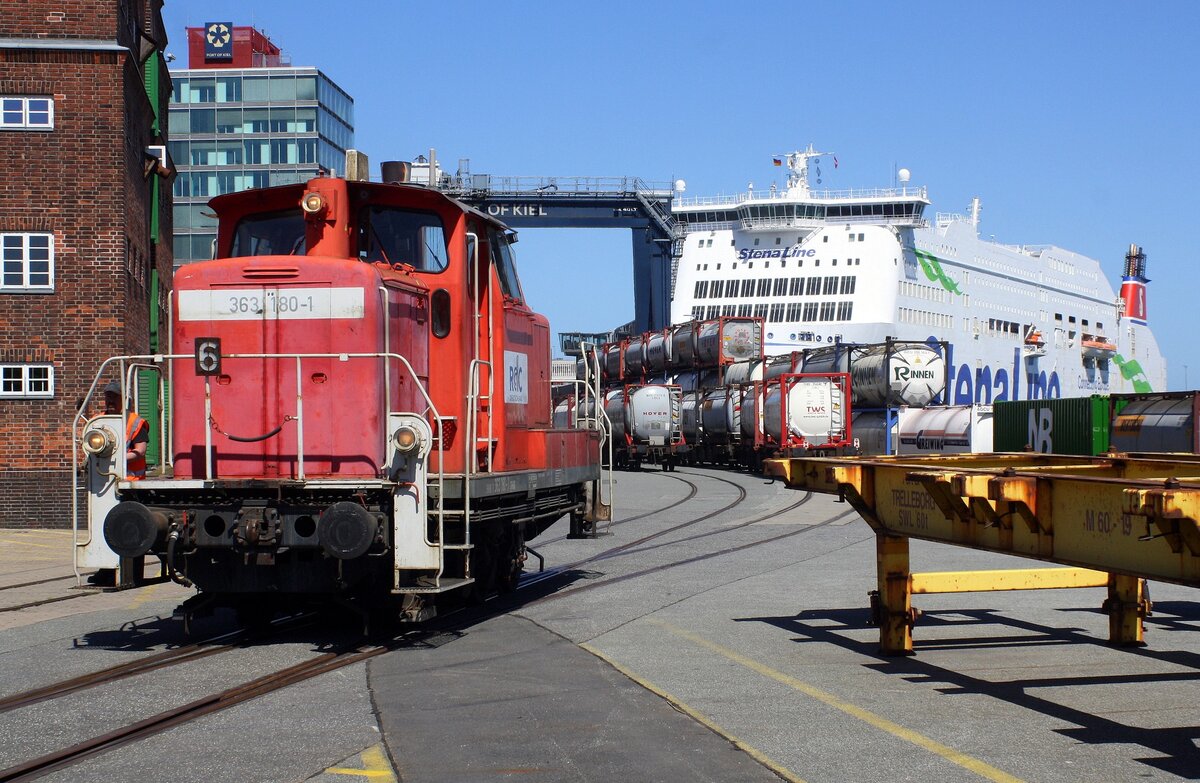 RDC 363 180-1 D-RAG | Kiel | Seehafen | durch den Zaun an der Bahnhofsbr�cke | Mai 2026