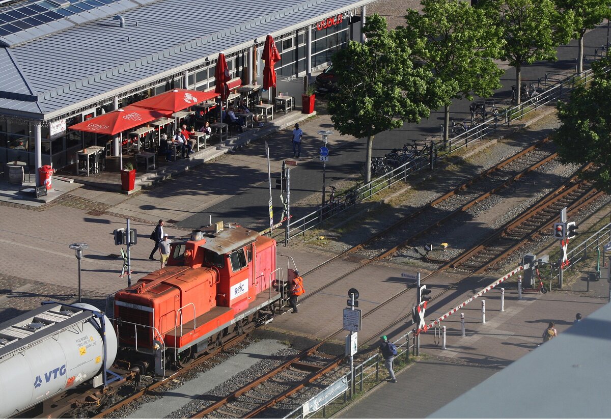 RDC 363 180-1 D-RAG | Kiel | B� an der Bahnhofsbr�cke | von frei zug�nglicher Dachterrasse mit Barbetrieb aus fotografiert | Mai 2026