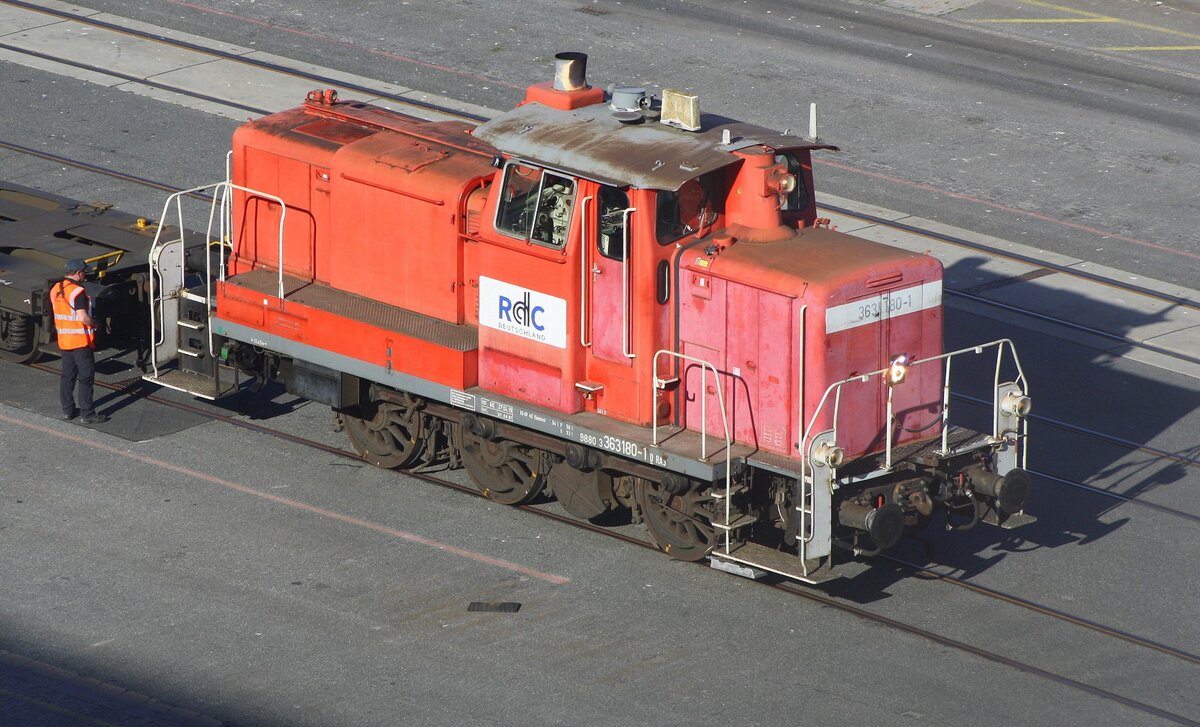 RDC 363 180-1 D-RAG | Kiel | von frei zug�nglicher Dachterrasse mit Barbetrieb aus fotografiert | Mai 2026