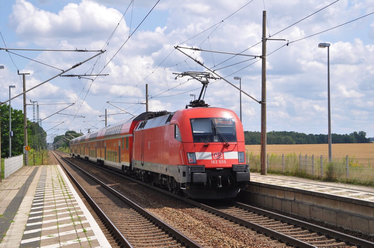 RE 1 am Haltepunkt in Jacobsdorf bei Frankfurt/Oder
aufgenommen am 26.07.2019