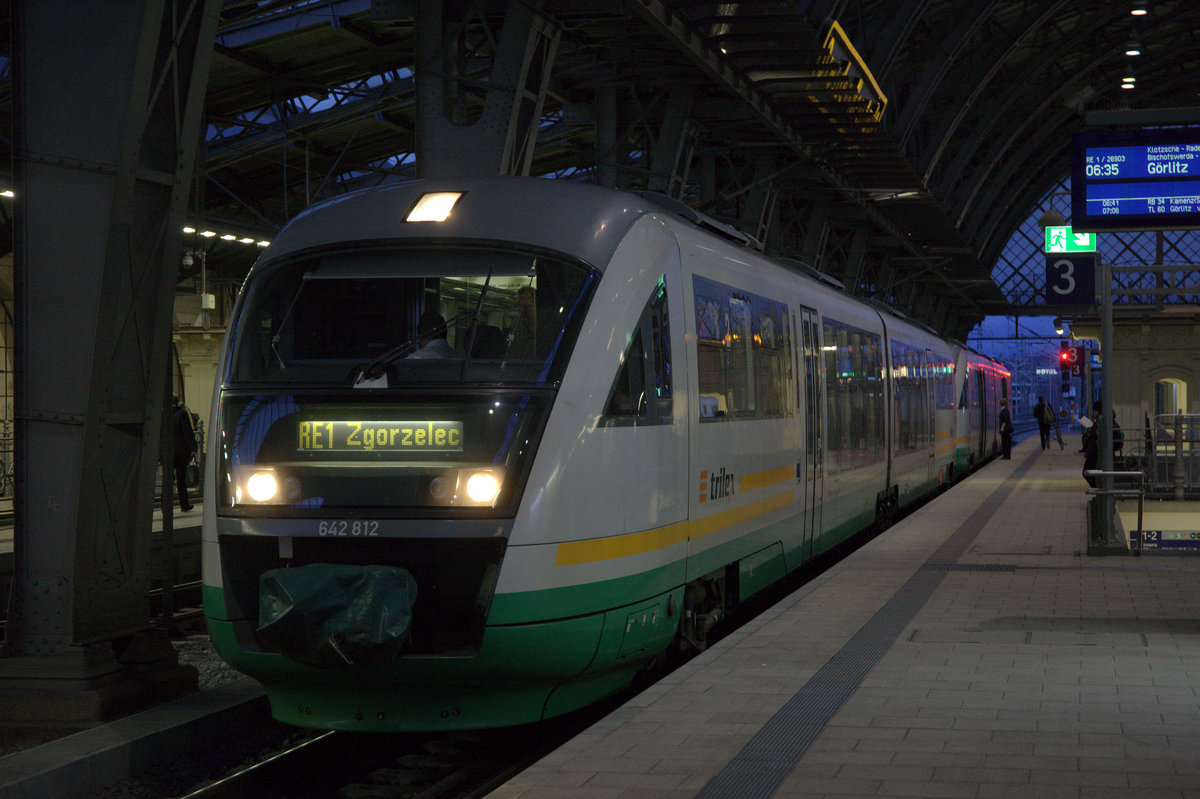 RE 1 nach Görlitz abfahrbereit Bahnsteig 3 , Dresden Neustadt. 02.03.2020  07:24 Uhr.
