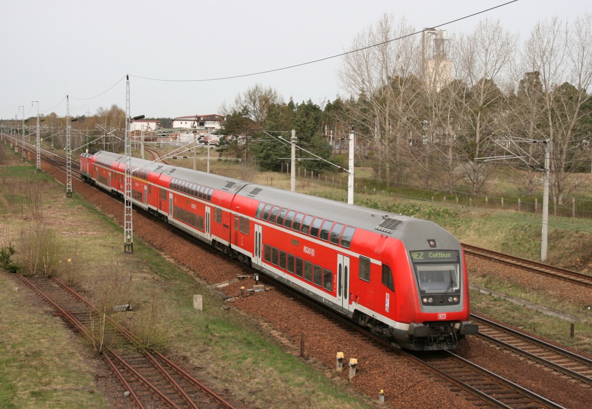 RE 18009 (Berlin Hbf–Cottbus) am 11.04.2011 in Baruth (Mark)