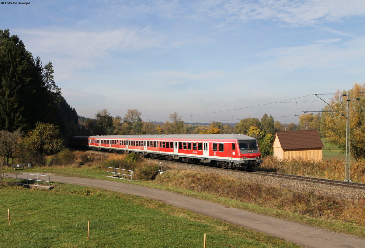 RE 19035 (Stuttgart Hbf-Singen(Htw)) mit Schublok 111 212-7 bei Neufra 28.10.16