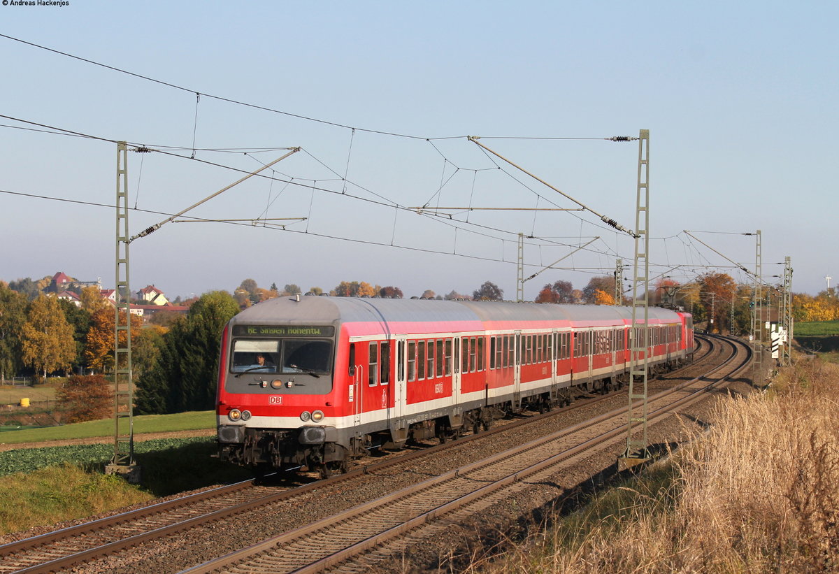 RE 19039 (Stuttgart Hbf-Singen(Htw)) mit Schublok 111 212-7 bei Eutingen 27.10.16