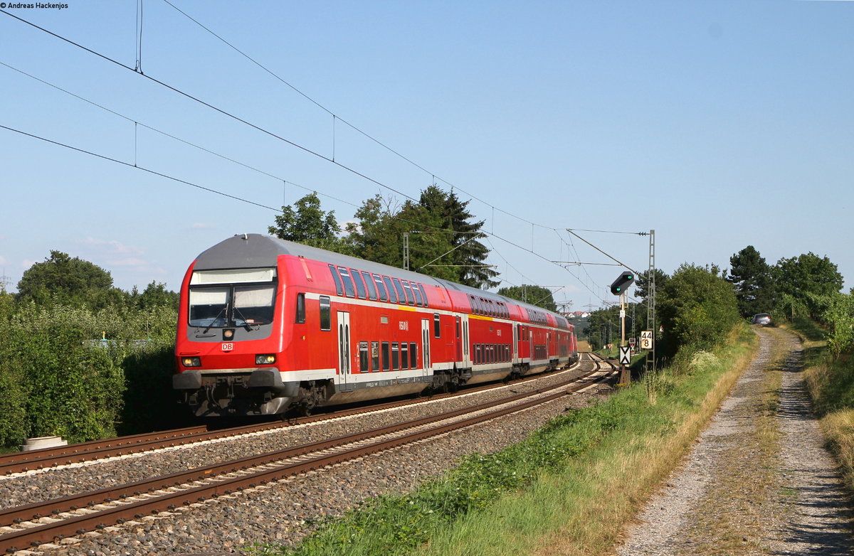 RE 19076 (Stuttgart Hbf-Würzburg Hbf) mit Schublok 111 138-4 bei Lauffen 18.7.18