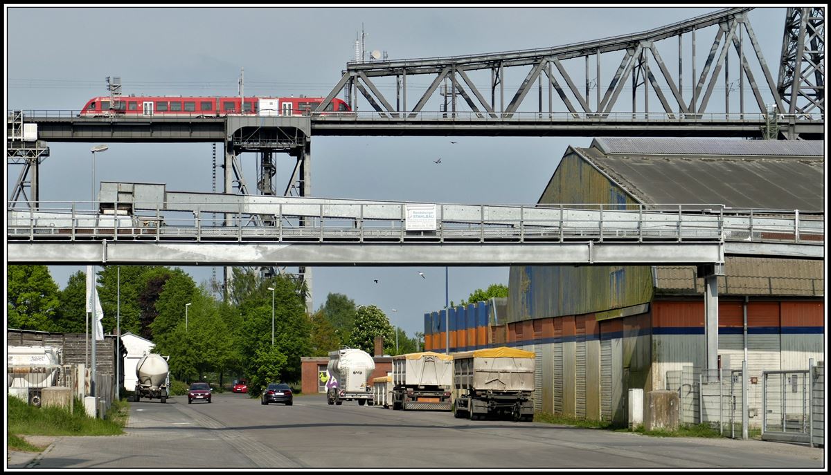 RE 21229 mit einem Triebwagen der BR648 auf der Rendsburger Hochbrücke. (17.05.2019)