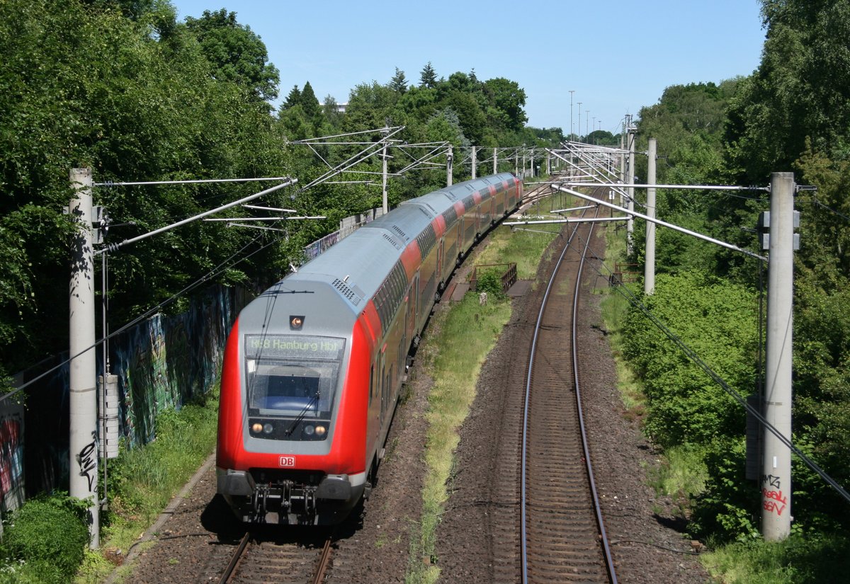 RE 21421 (Lbeck Hbf–Hamburg Hbf) am 02.06.2017 in Ahrensburg
