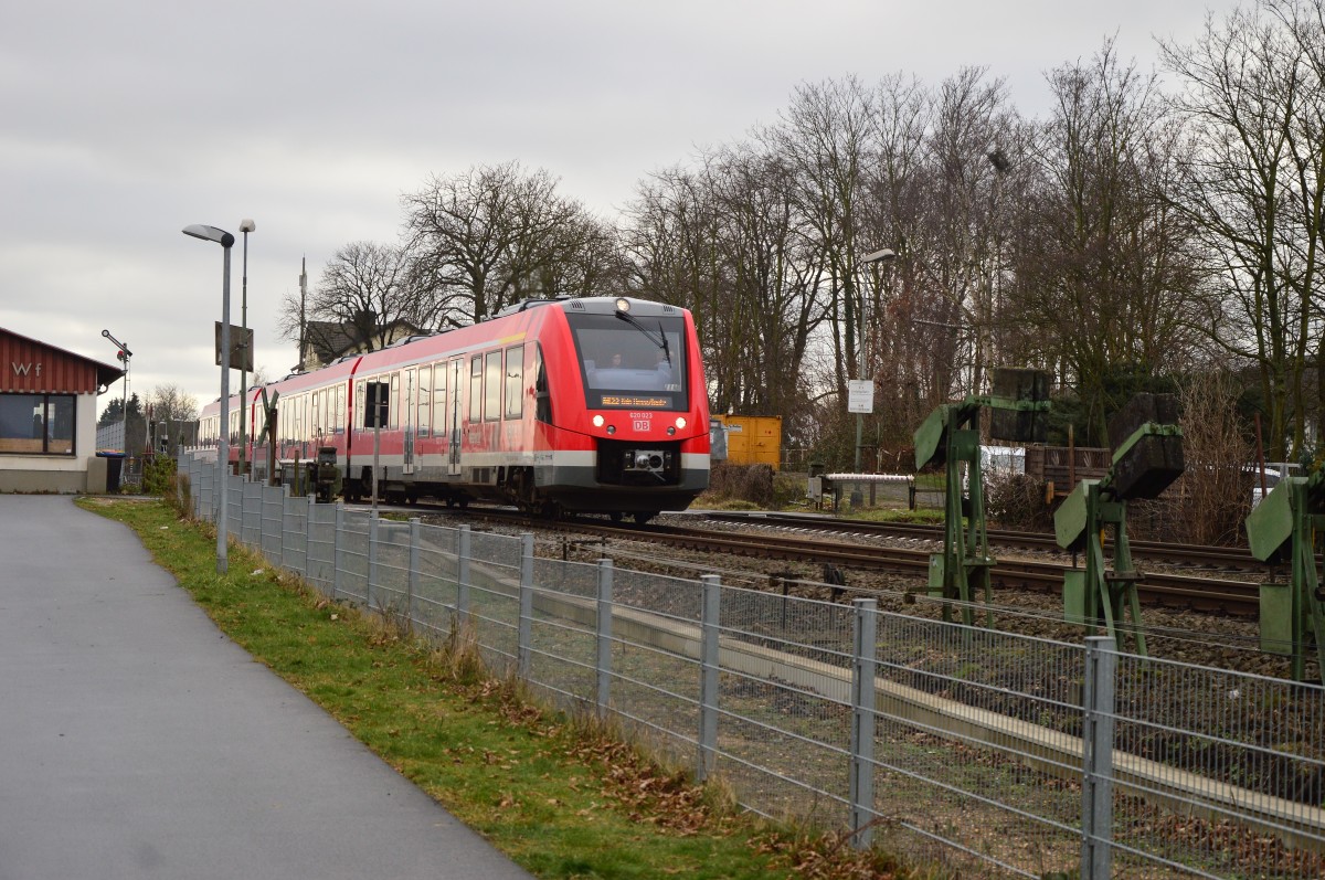 RE 22 alias 620 023 verlässt hier gerade den Bahnhof Weilerswist.
Ziel des Zuges ist Köln Messe/Deutz. Samstag 23.1.2016