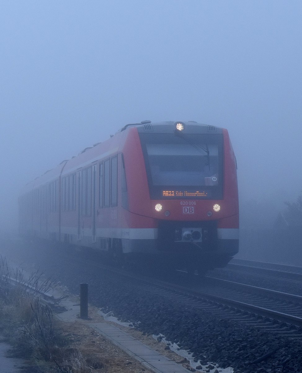 RE 22 bei Groß-Vernich in Richtung Köln fahrend am Samstag den 3.12. ...