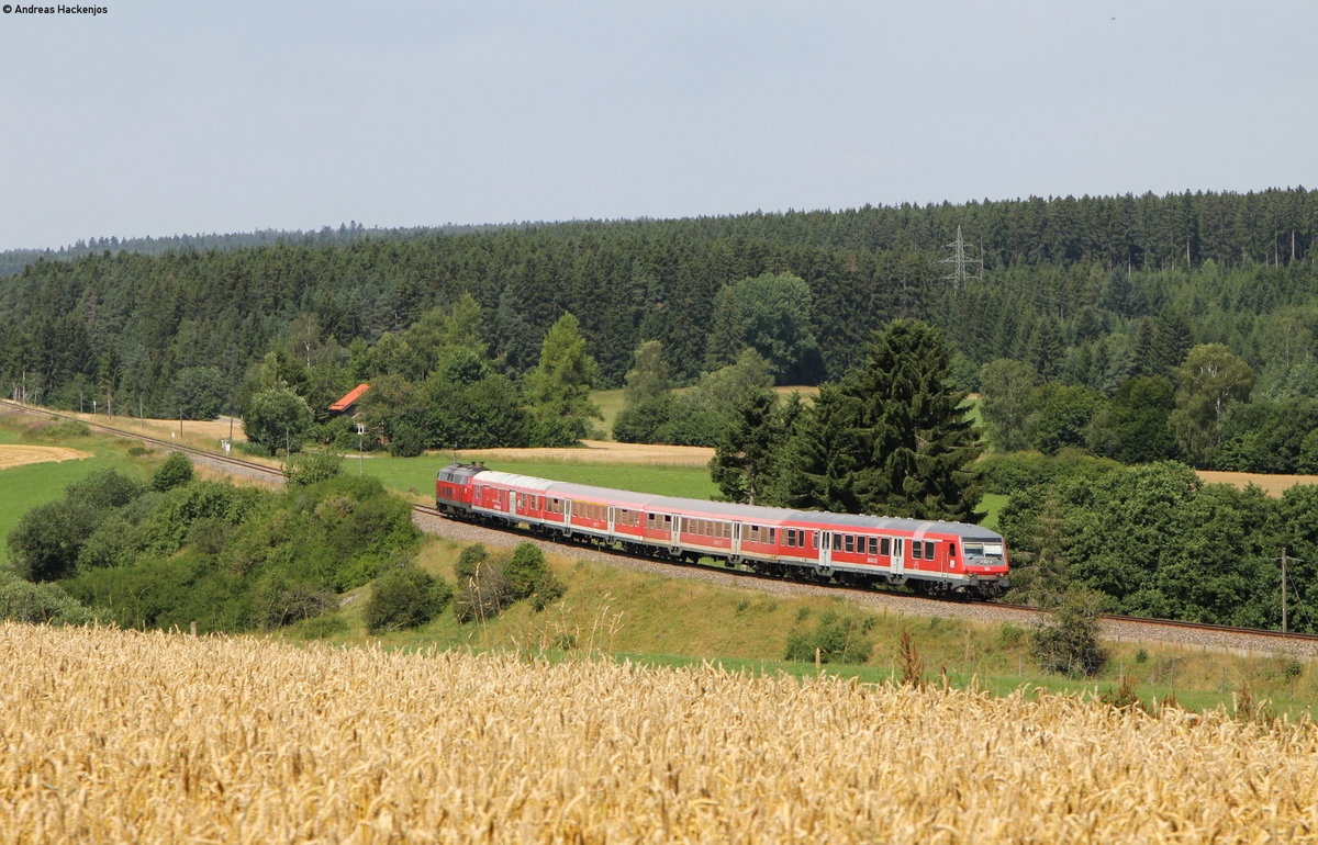 RE 22304 (Neustadt(Schwarzw)-Rottweil) mit Schublok 218 496-8 bei Löffingen 1.8.17