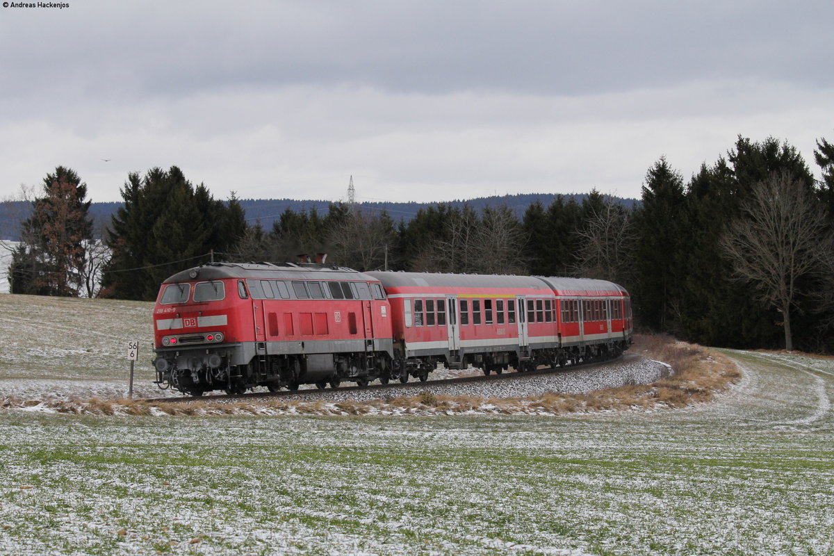 RE 22304 (Neustadt(Schwarzw)-Rottweil) mit Schublok 218 410-9 bei Bachheim 9.12.17