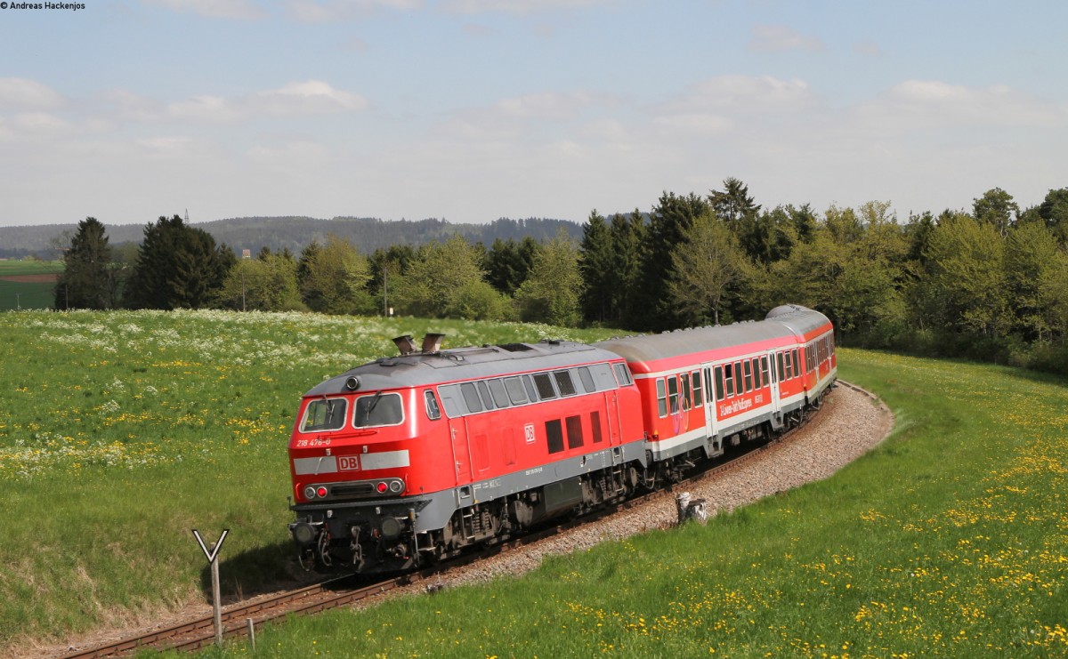RE 22304 (Neustadt(Schwarzw)-Rottweil) mit Schublok 218 476-0 bei Bachheim 4.5.14