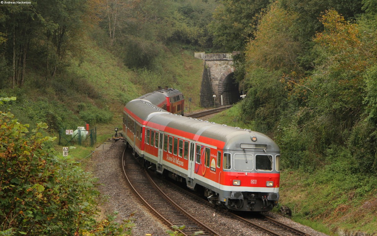 RE 22304 (Neustadt(Schwarzw)-Rottweil) mit Schublok 218 495-0 in Döggingen 3.10.14