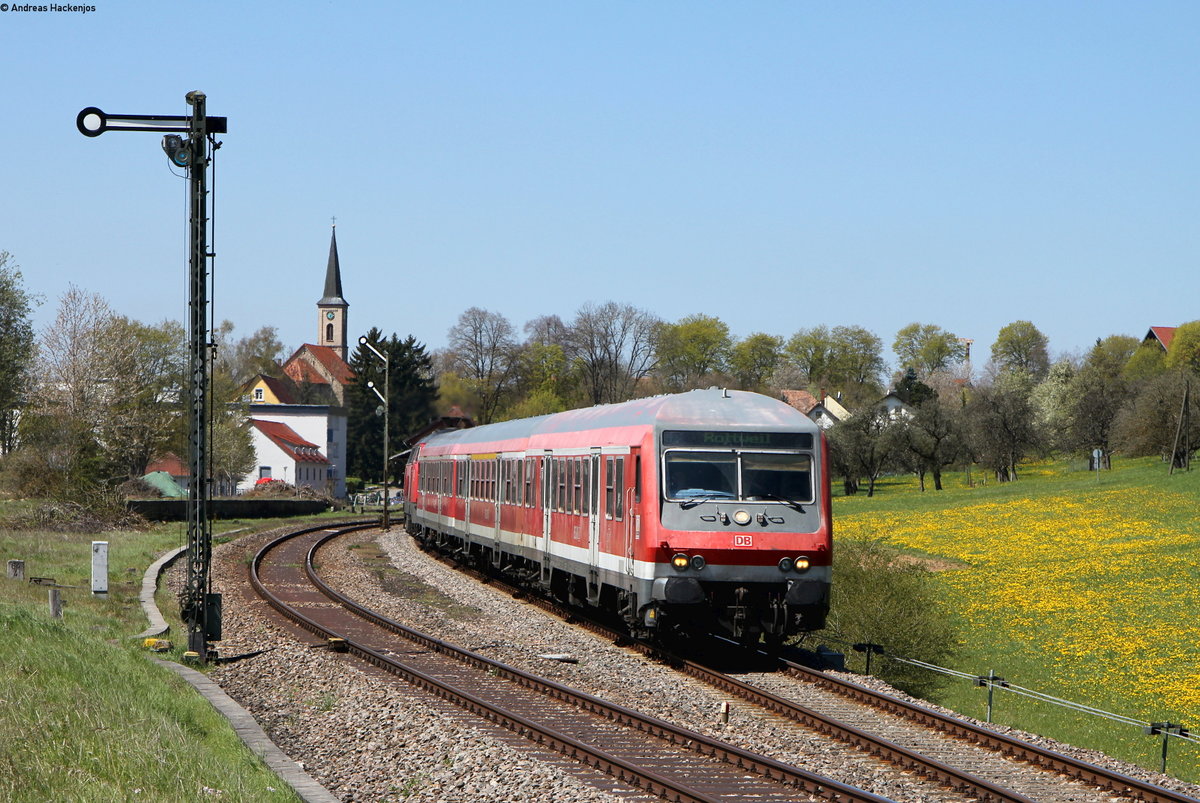 RE 22304 (Neustadt(Schwarzw)-Rottweil) mit Schublok 218 456-2 in Döggingen 5.5.16