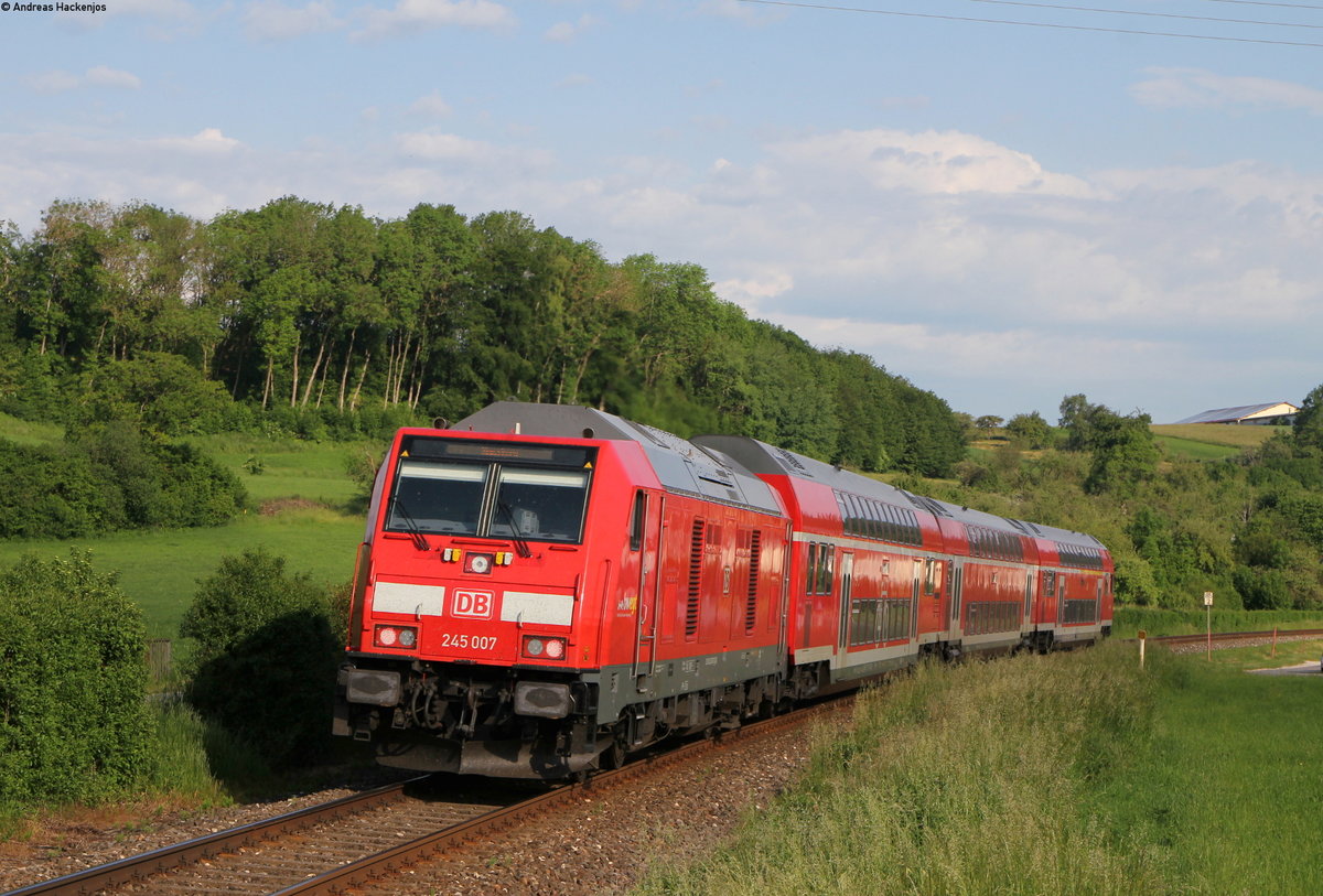 RE 22304 (Ulm Hbf-Sigmaringen) mit Schublok 245 007-0 bei Scheer 5.6.19