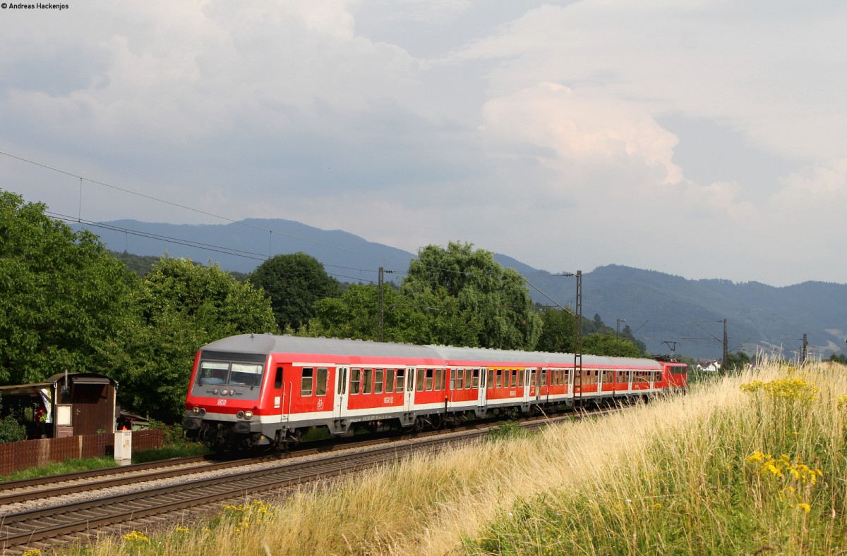 RE 26570 (Freiburg(Brsg)Hbf-Offenburg) mit Schublok 111 061-8 bei Kollmarsreute 3.7.15