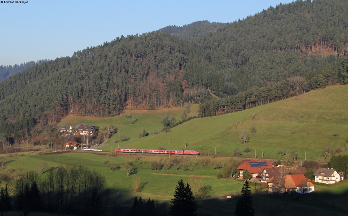 RE 26862 (Singen(Htw)-Hausach) mit Schublok 218 343-2 bei Gutach 13.12.13
