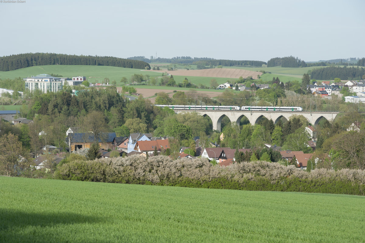 RE 26922 von Dresden nach Hof der MRB bei Unterkotzau, 27.04.2018