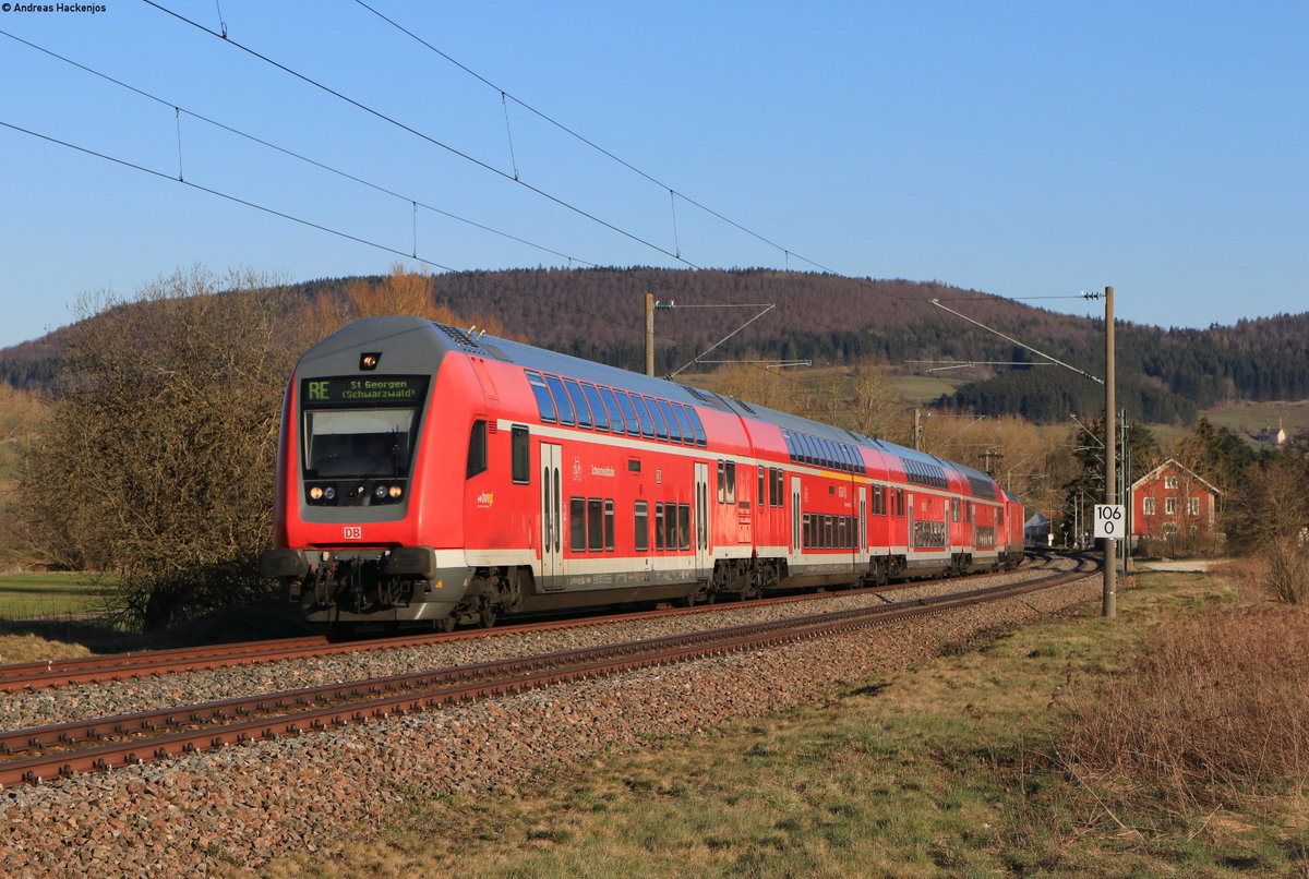 RE 29036 (Konstanz-St.Georgen(Schwarzw)) mit Schublok 146 238-1 bei Neudingen 8.4.21