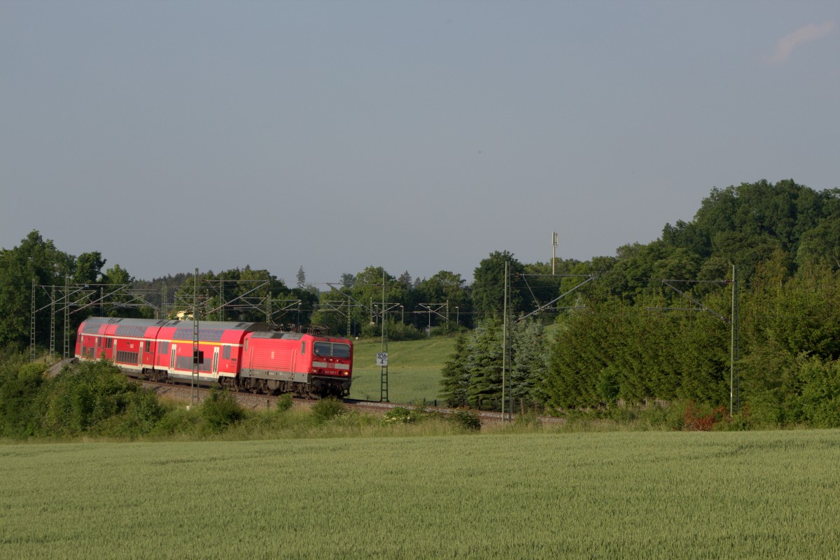 RE 3 in gedrehter Form mit 143 126 ziehend nach Hof. Aufgenommen am Freitag den 12.06.2015 in Ruppertsgrün. 