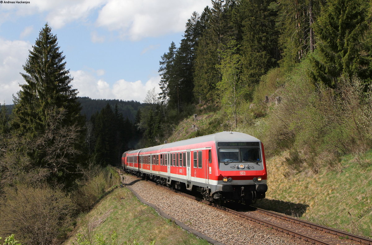 RE 3213 (Neustadt(Schwarzw)-Ulm Hbf) mit Schublok 218 438-0 bei Kappel Gutachbrücke 25.4.18