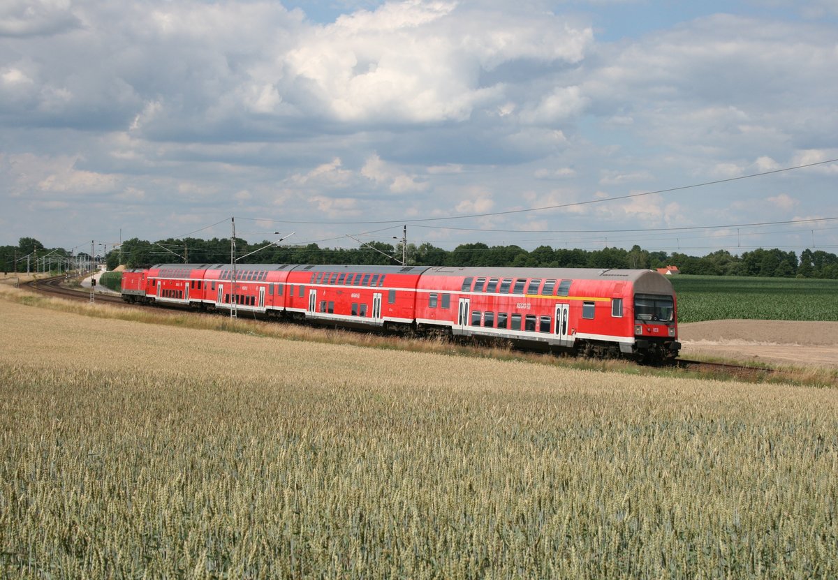 RE 3511 (Stralsund Hbf–Elsterwerda) am 27.06.2016 zwischen Drahnsdorf und Luckau-Uckro