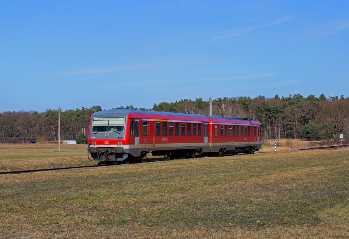 RE 4 auf der Fahrt zum Ueckermünder Stadthafen, hier auf der freien Strecke zwischen Torgelow und dem ehemaligen Bf Gumnitz. - 08.03.2015