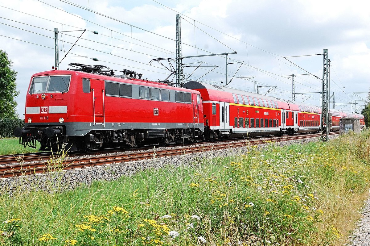 RE 4 gezogen von der 111 113 nach Aachen Hbf am Samstag den 30.7.2016