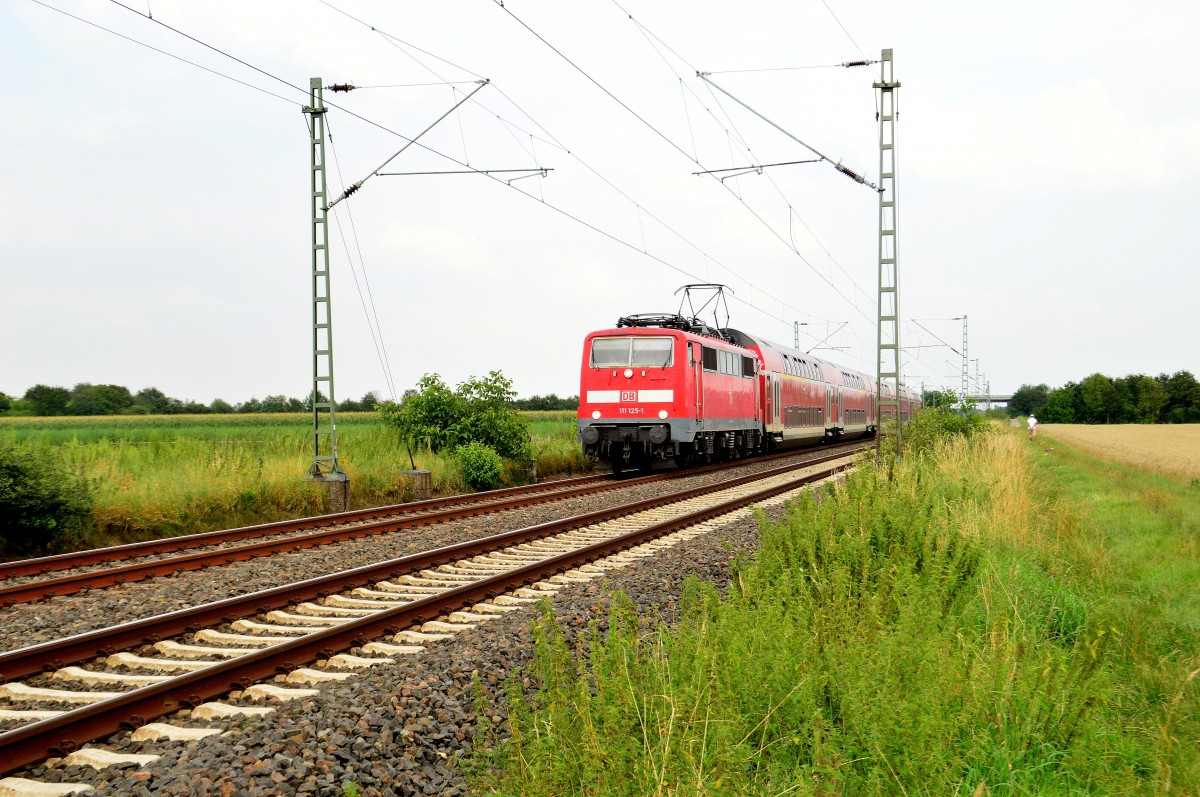 RE 4 gezogen von der 111 125-1 am 1.8.2014 nach Aachen Hbf. 