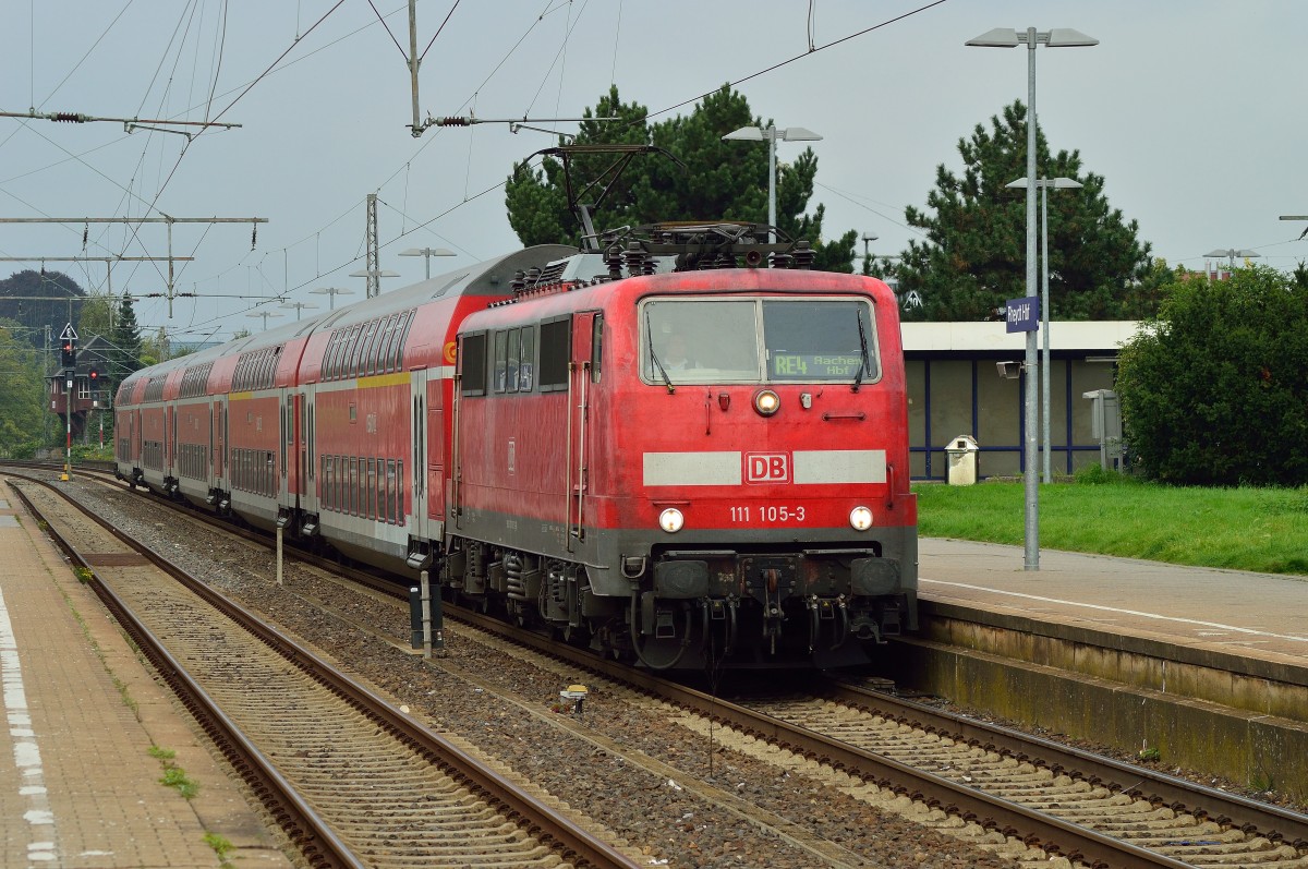 RE 4 nach Aachen steht auf den Anzeiger, doch der lügt, es geht nur bis Erkelenz für den von der 111 105 gezogenen Zug. Die Strecke ist zwischen Erkelenz und Lindern immer noch wegen Bauarbeiten für den Regelverkehr gesperrt. Rheydt Hbf 26.9.2014