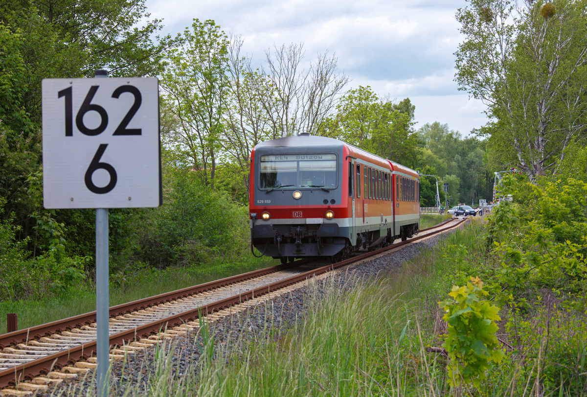 RE 4 in Ueckermünde zwischen den BÜ’s km 162,8 und 162,6. - 29.05.2015