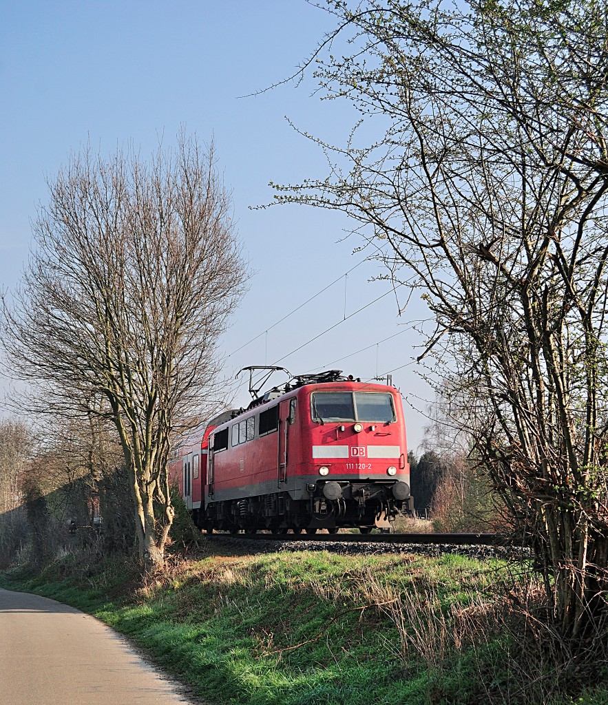 RE 4, Wupperexpress 111 120-2, am 27.3.2014 auf der KBS 485 nach Aachen, bei Rimburg Übach-Palenberg