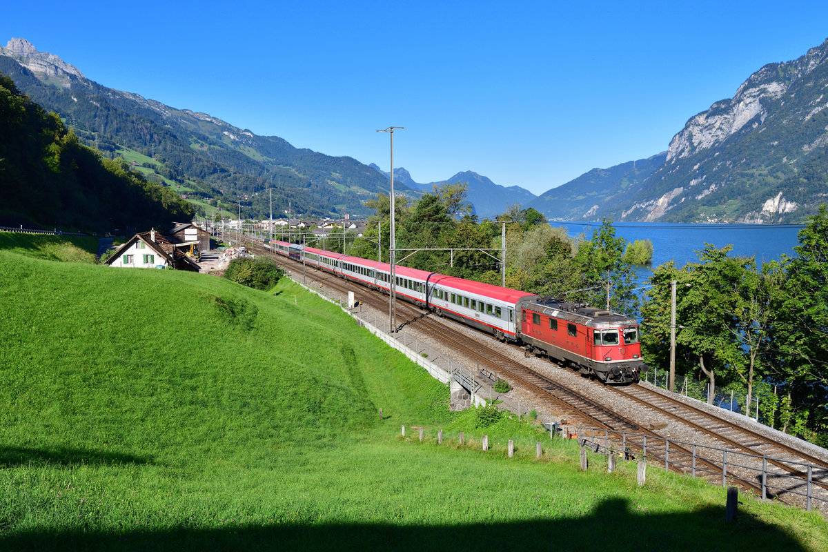 Re 420 155 mit EC 163 am 04.09.2020 bei Unterterzen.