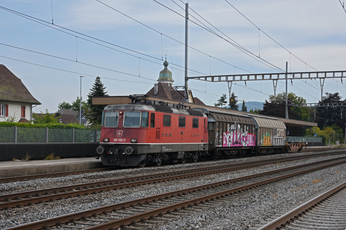 Re 420 162-0 durchfährt den Bahnhof Rupperswil. Die Aufnahme stammt vom 07.09.2021.