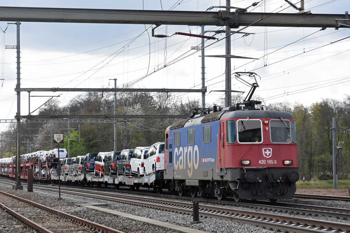Re 420 165-3 durchfährt den Bahnhof Möhlin. Die Aufnahme stammt vom 09.04.2019.