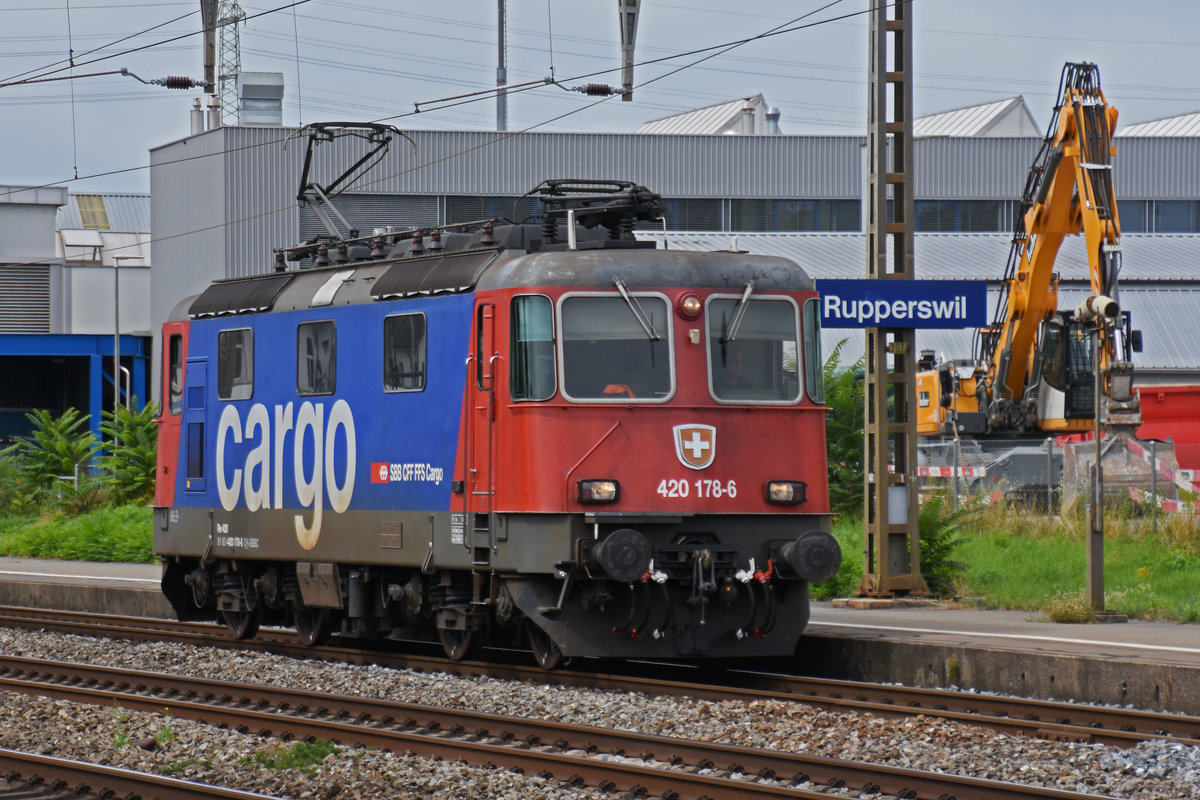 Re 420 178-6 durchfährt den Bahnhof Rupperswil. Die Aufnahme stammt vom 25.08.2020.