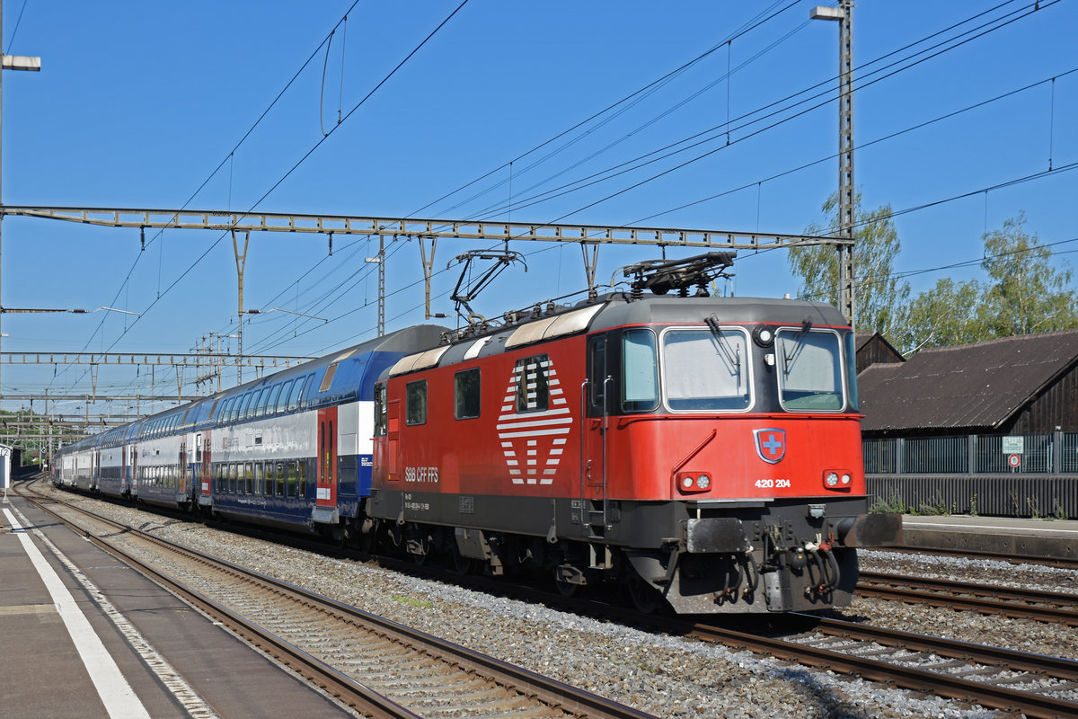 Re 420 204-0  Lion  durchfährt den Bahnhof Rupperswil. Die Aufnahme stammt vom 24.06.2020.