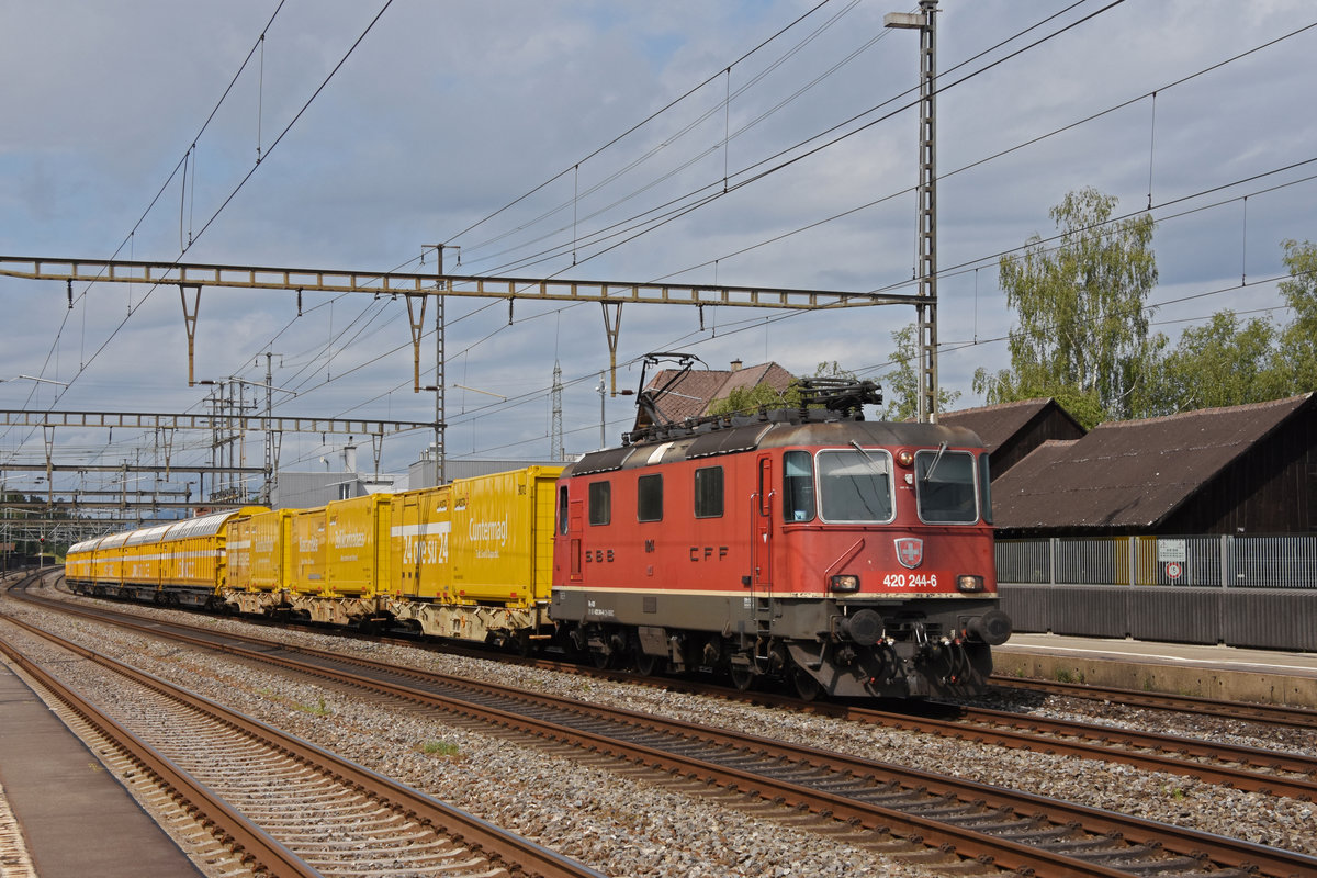 Re 420 244-6 durchfährt den Bahnhof Rupperswil. Die Aufnahme stammt vom 31.07.2019.