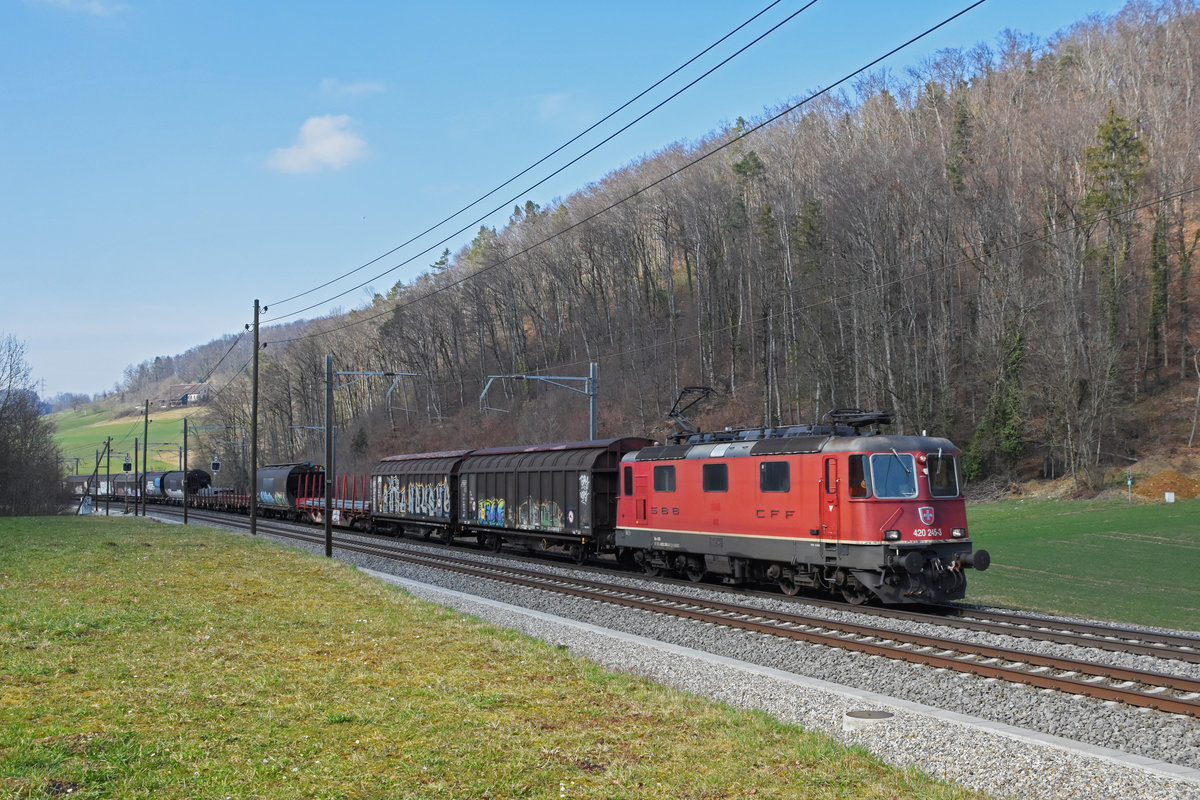 Re 420 245-3 fährt Richtung Bahnhof Tecknau. Die Aufnahme stammt vom 08.03.2021.