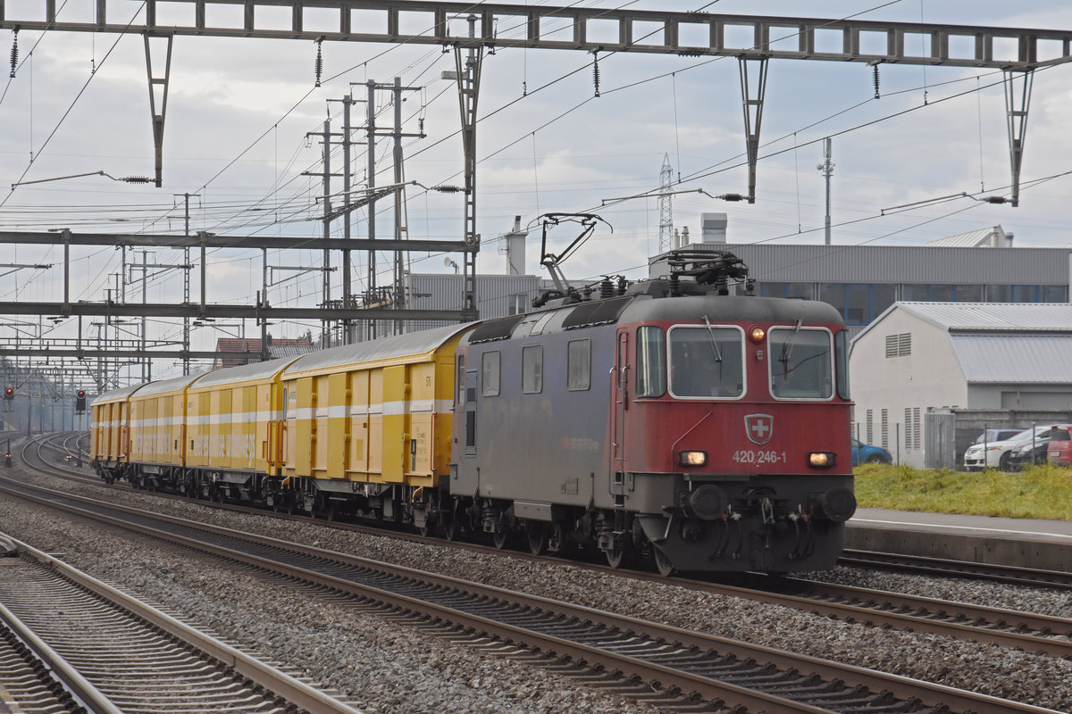 Re 420 246-1 durchfährt den Bahnhof Rupperswil. Die Aufnahme stammt vom 17.01.2020.