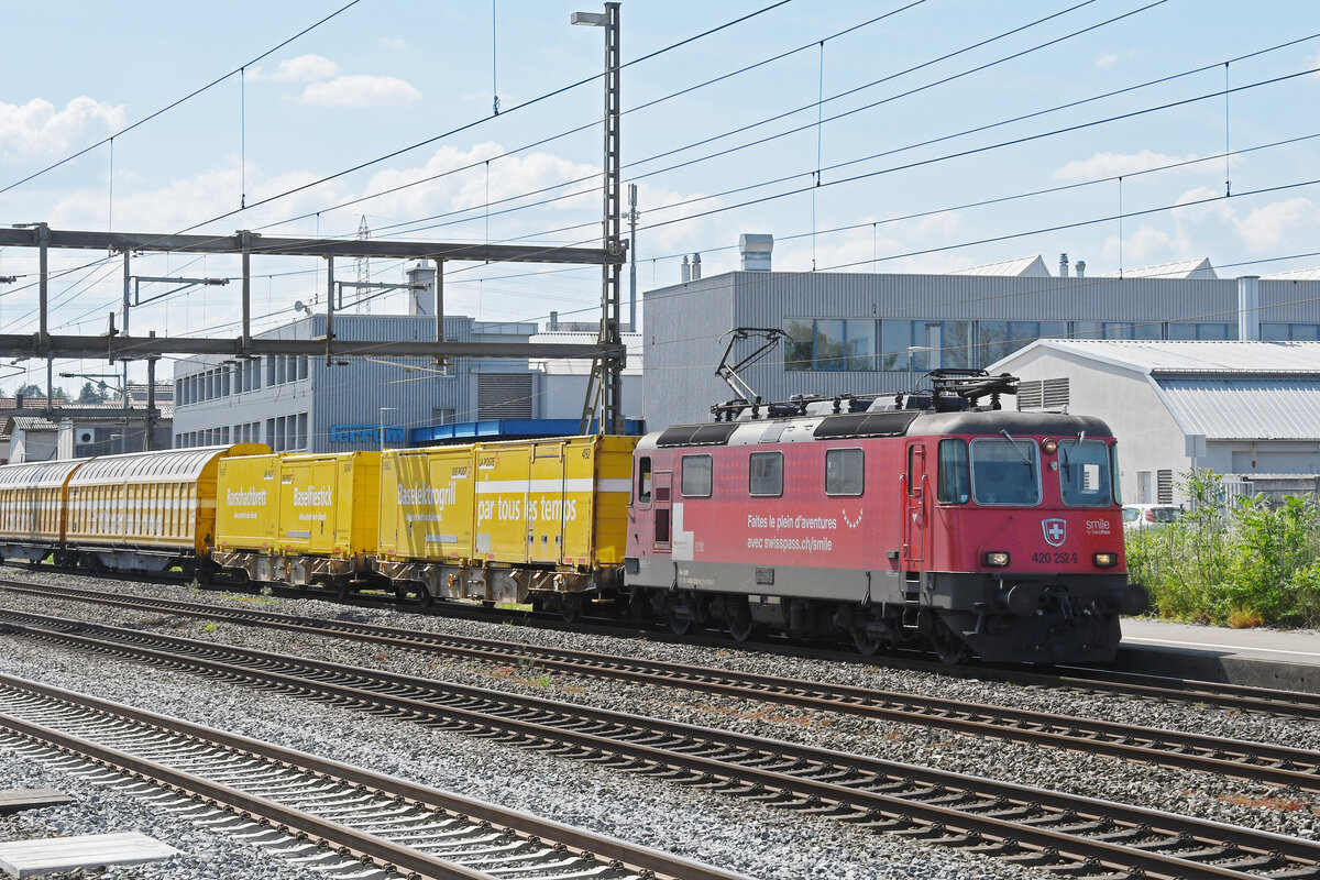 Re 420 252-9 durchfährt am 30.05.2023 den Bahnhof Rupperswil.