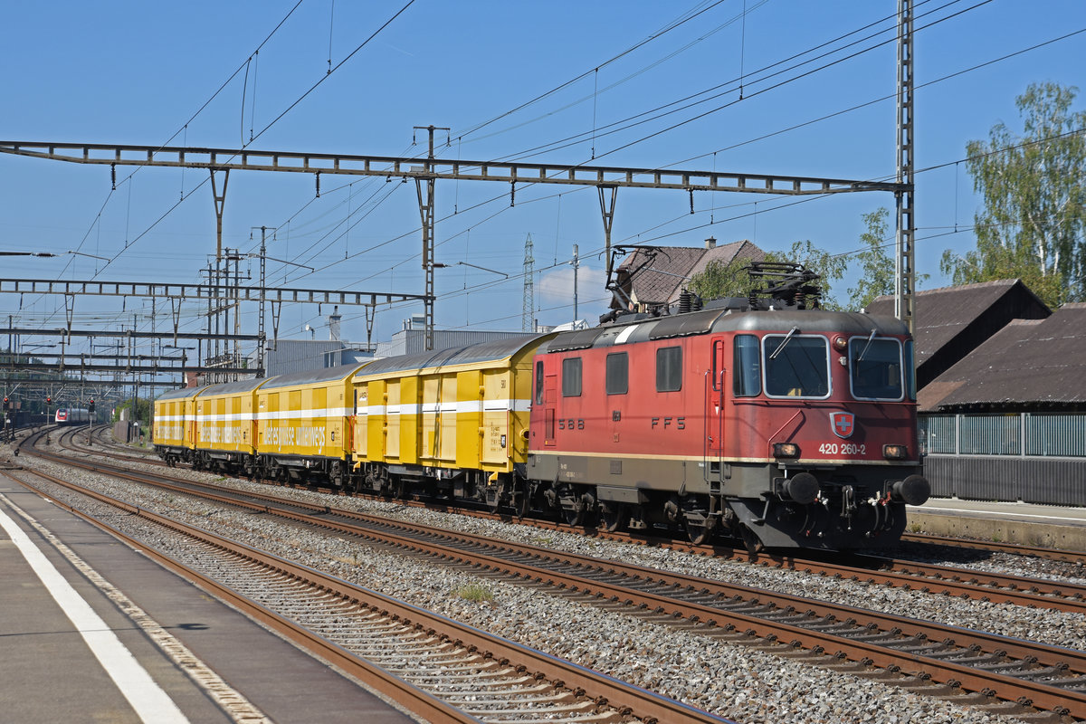 Re 420 260-2 durchfährt den Bahnhof Rupperswil. Die Aufnahme stammt vom 03.09.2019.