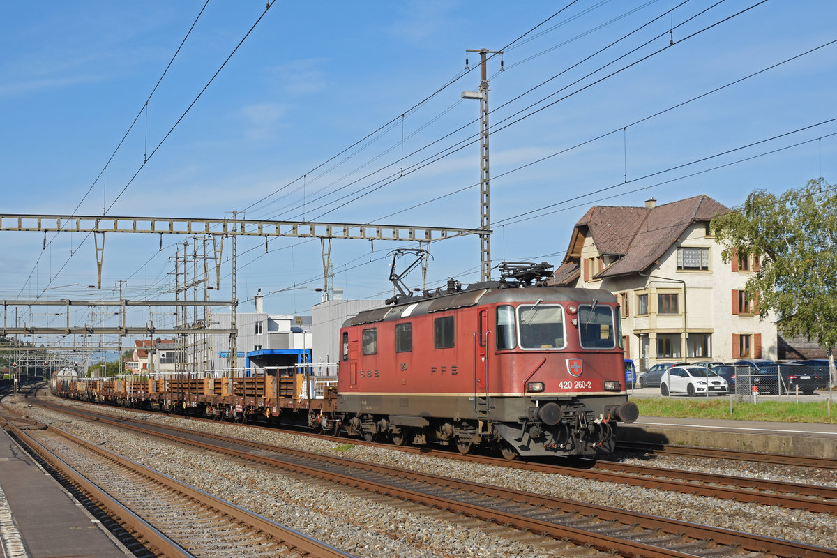 Re 420 260-2 durchfährt den Bahnhof Rupperswil. Die Aufnahme stammt vom 10.09.2019.