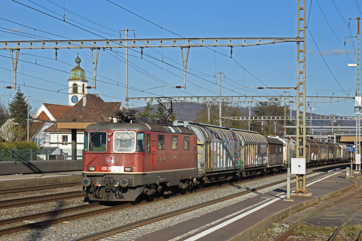 Re 420 260-6 durchfährt den Bahnhof Rupperswil. Die Aufnahme stammt vom 24.02.2020.