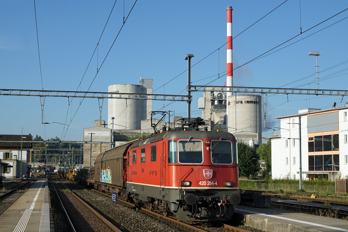 Re 420 264-4 anlässlich der Bahnhofsdurchfahrt Wildegg am 3. Septmber 2020.
Foto: Walter Ruetsch