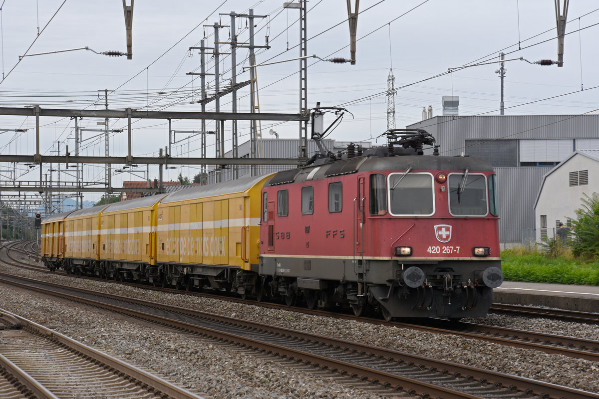 Re 420 267-7 durchfährt den Bahnhof Rupperswil. Die Aufnahme stammt vom 25.08.2020.