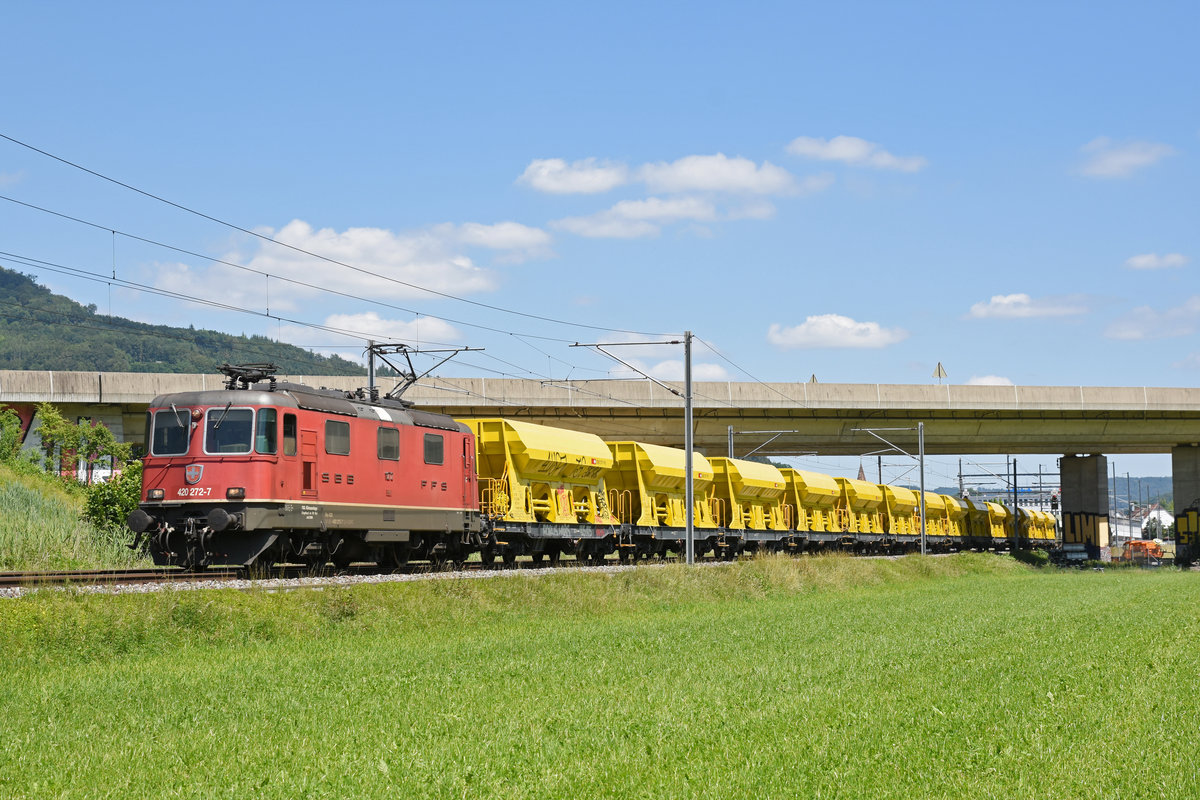 Re 420 272-7 fährt Richtung Bahnhof Itingen. Die Aufnahme stammt vom 19.06.2018.